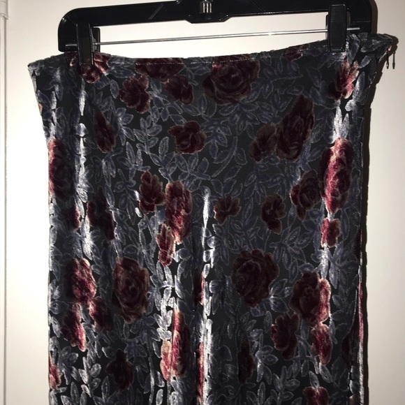 Mevisto Velvet Floral Flowy Skirt - Picture 3 of 8